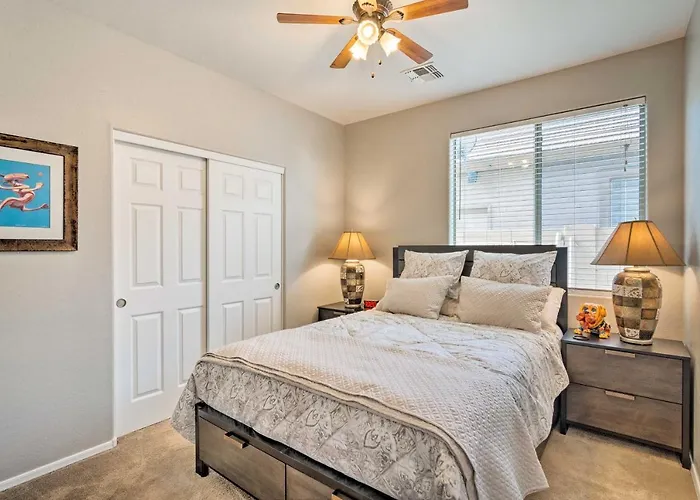 Holiday home Group Fun In Glendale! Getaway W/ Private Pool Glendale