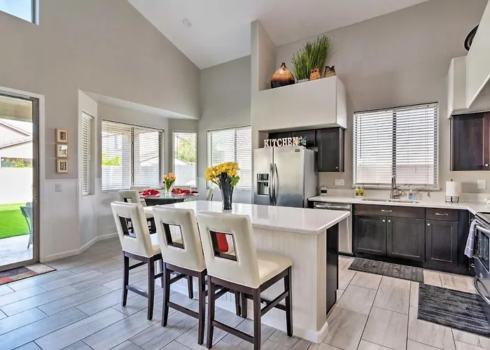 Holiday home Group Fun In Glendale! Getaway W/ Private Pool Glendale