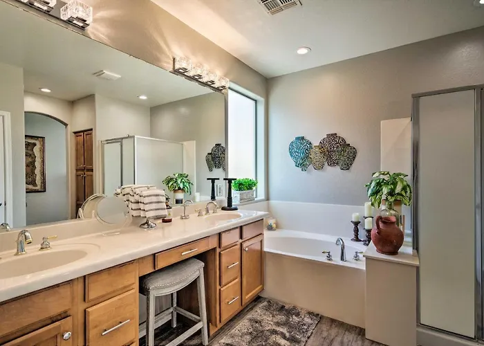 Holiday home Group Fun In Glendale! Getaway W/ Private Pool Glendale
