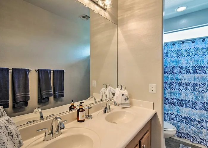Holiday home Group Fun In Glendale! Getaway W/ Private Pool Glendale