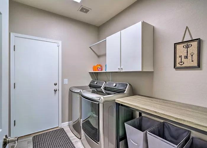 Holiday home Group Fun In Glendale! Getaway W/ Private Pool