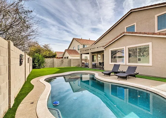 Group Fun In Glendale! Getaway W/ Private Pool *